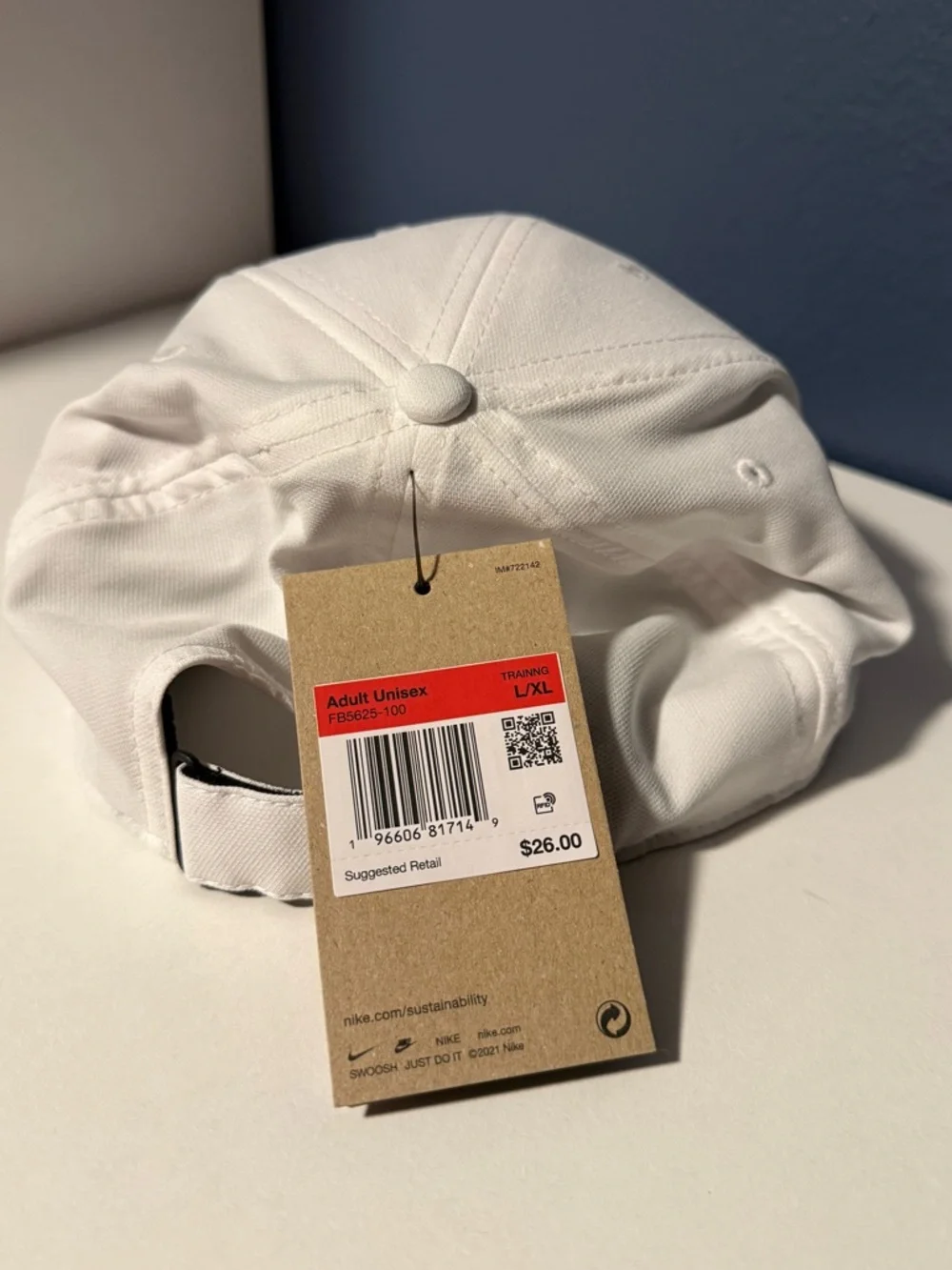 Nike DriFit Unisex White Club Cap L/XL with Black Swoosh NWT